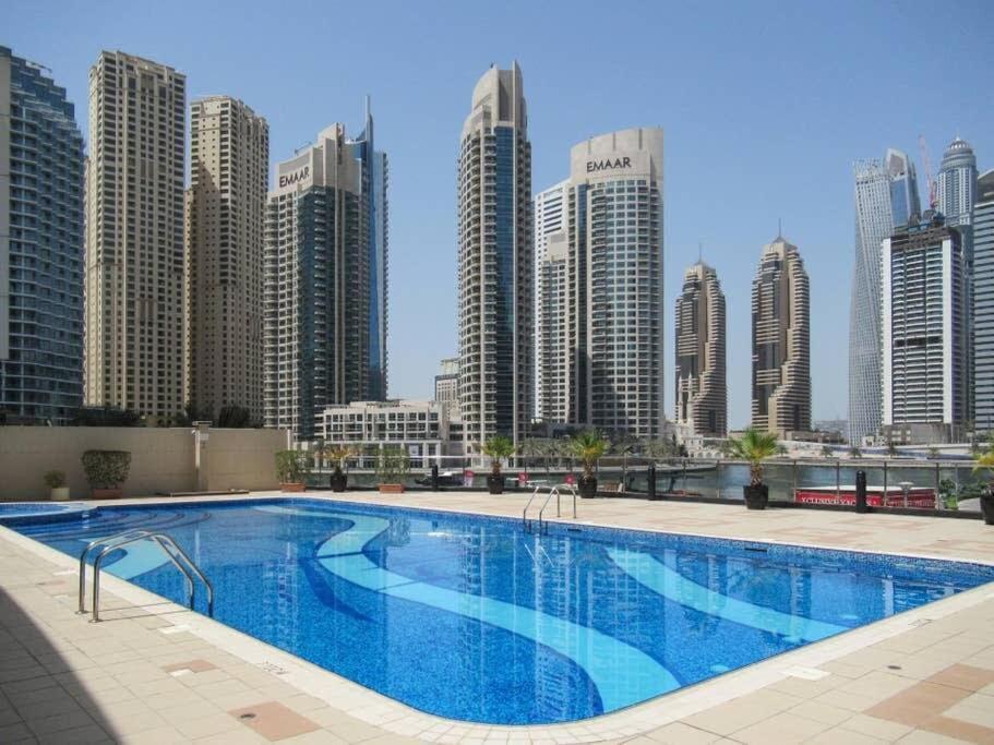 Frank Porter - Marina Views B Dubai Bagian luar foto